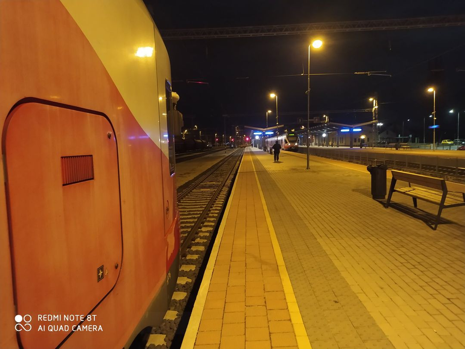 Pusztaszabolcs állomás gyalogtúrával és lépcsőzéssel vár